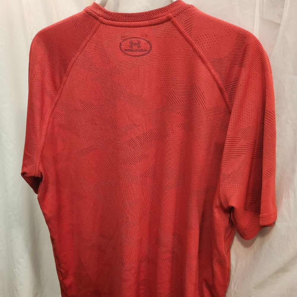 UNDER ARMOUR TOP - Picture 4 of 5